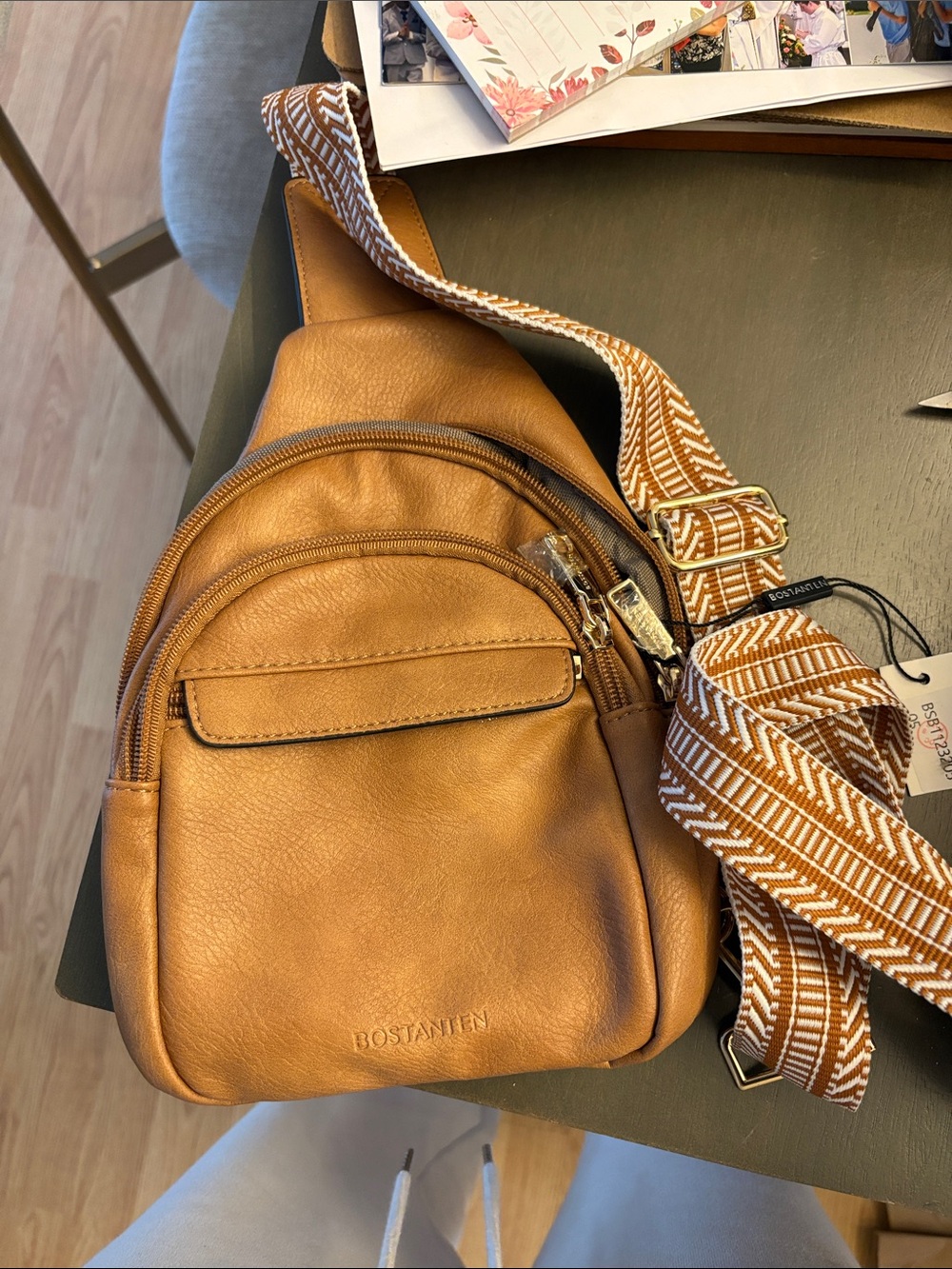 BOSTANTEN Men's Tan Leather Crossbody Sling Bag